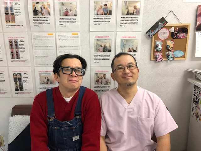酷い肩こりをさくら整骨院で改善させた40代会社員男性とのツーショット写真