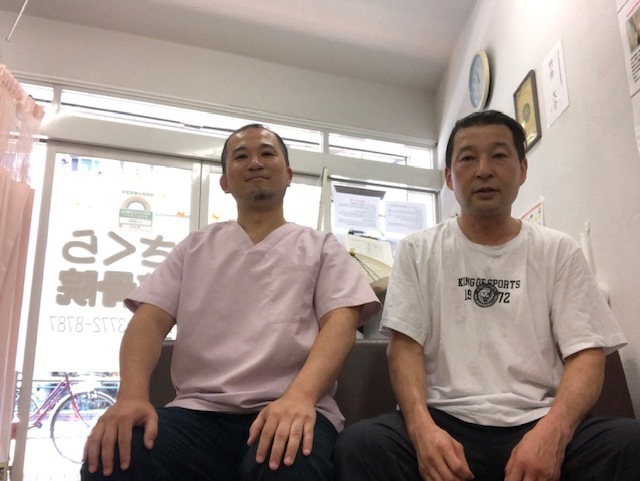 自律神経の問題を首への整体で改善させた50代男性運送業の方とのツーショット写真