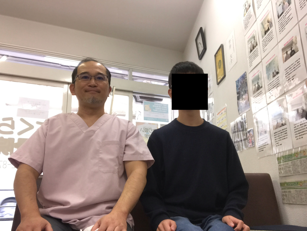 さくら整骨院で首の不調を改善した14歳中学生とのツーショット写真