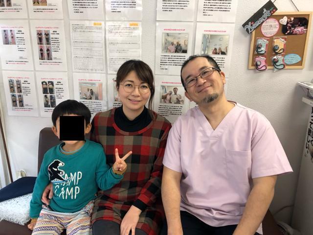 酷い肩こりをさくら整骨院で改善させた30代女性デザイナーとのツーショット写真