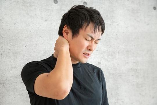 隠れスマホ首 があなたの痛みを長引かせる 大森 大井で首痛 スマホ首 姿勢改善なら さくら整骨院